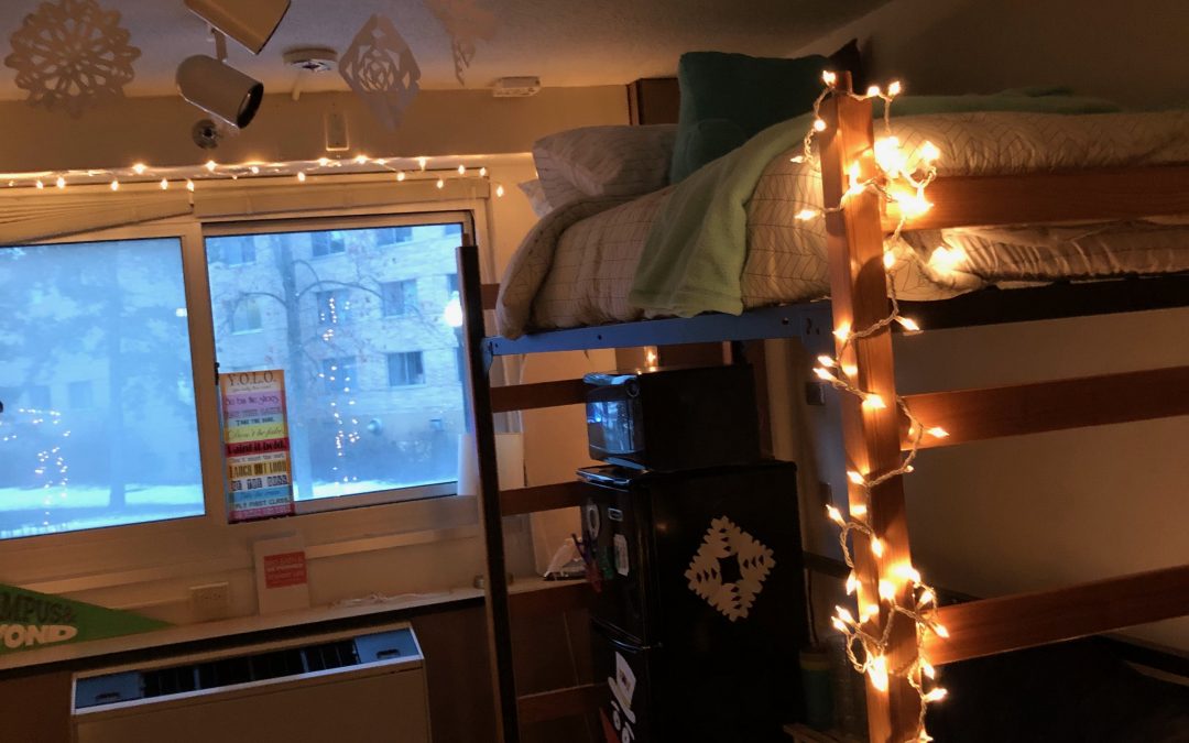 Deck The Halls: 5 Ways To Decorate You Residence Hall Room For The Holidays
