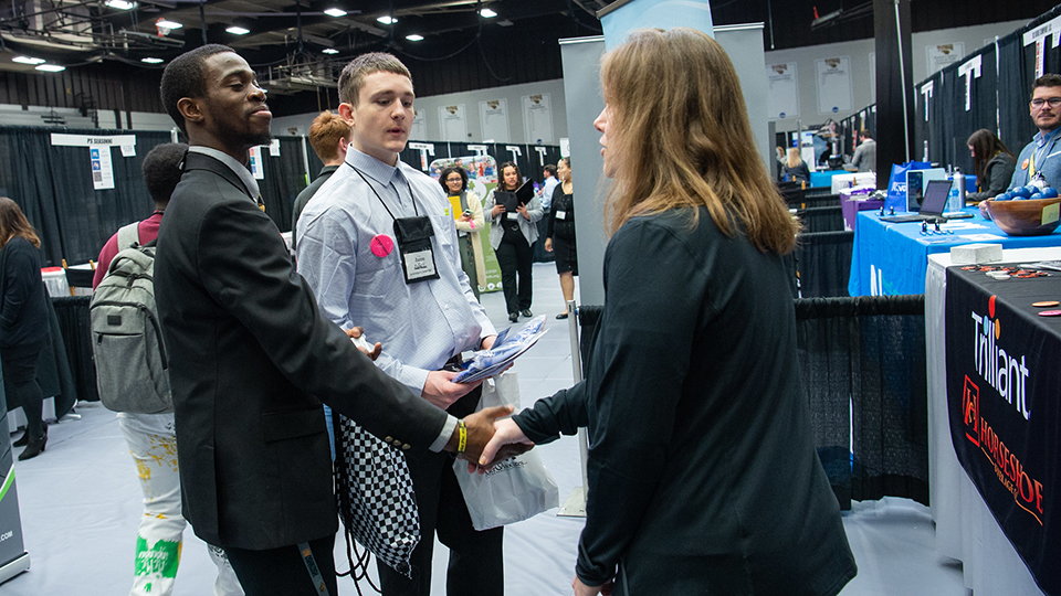 Sold-out Spring Internship and Career Fair connects students and employers