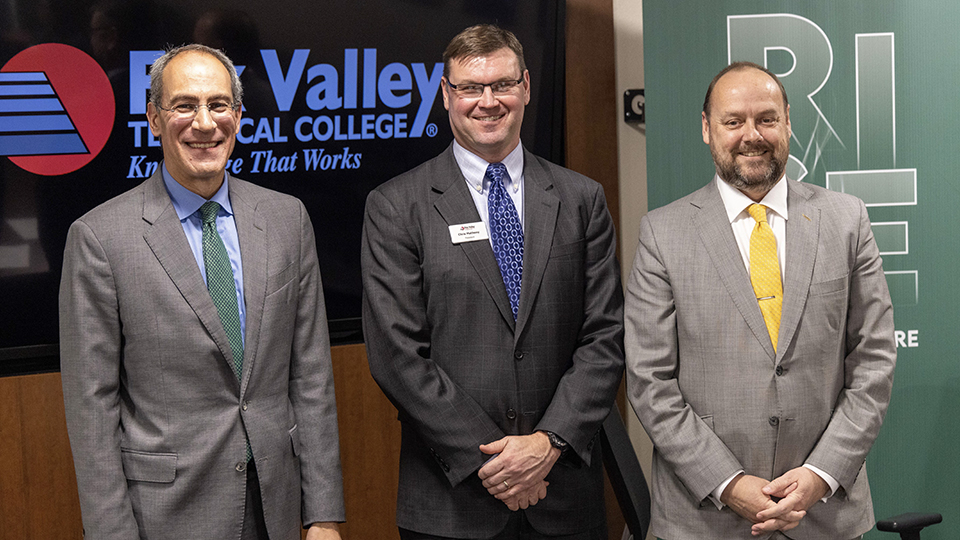 UW Oshkosh signs new transfer agreement with Fox Valley Technical College